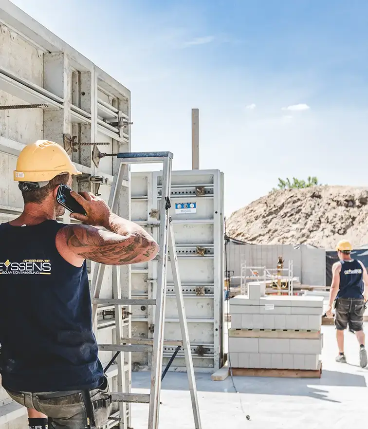 Ceyssens teamlid coördineert de werf